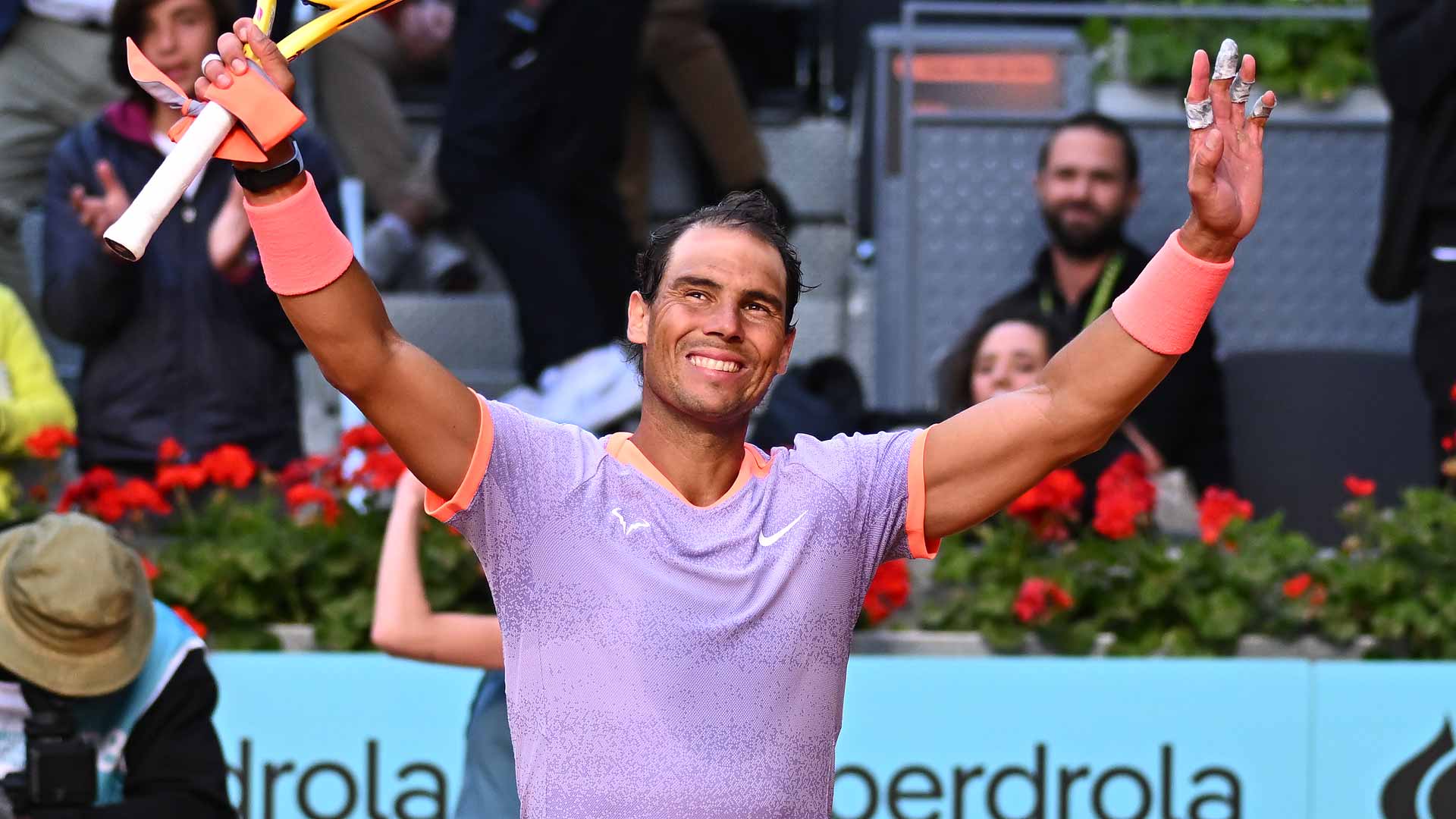 Rafael Nadal salutes the crowd after beating Darwin Blanch on Thursday in Madrid.