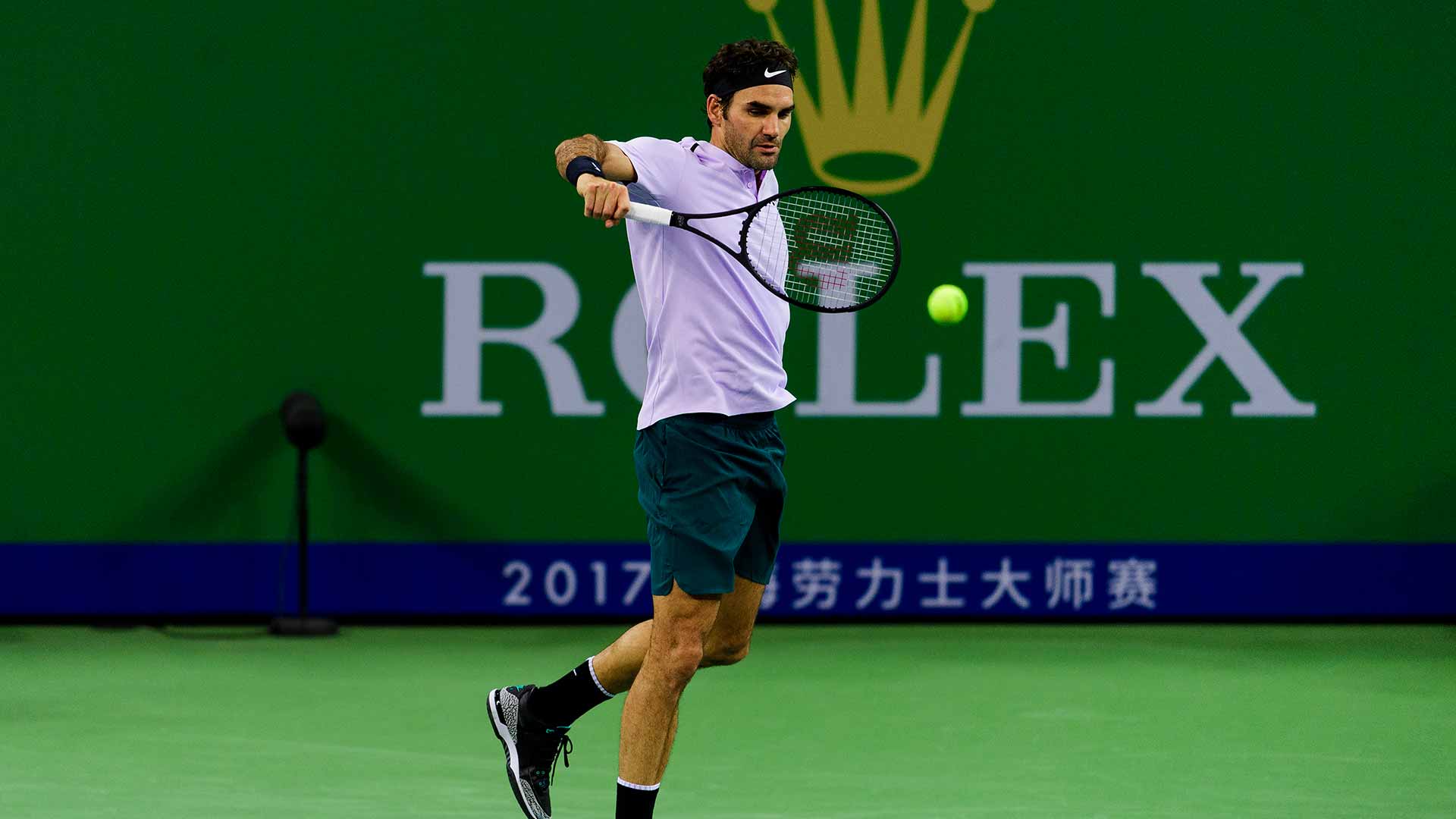 Roger Federer defeats Juan Martin del Potro in the semi-finals of the Shanghai Rolex Masters on Saturday.